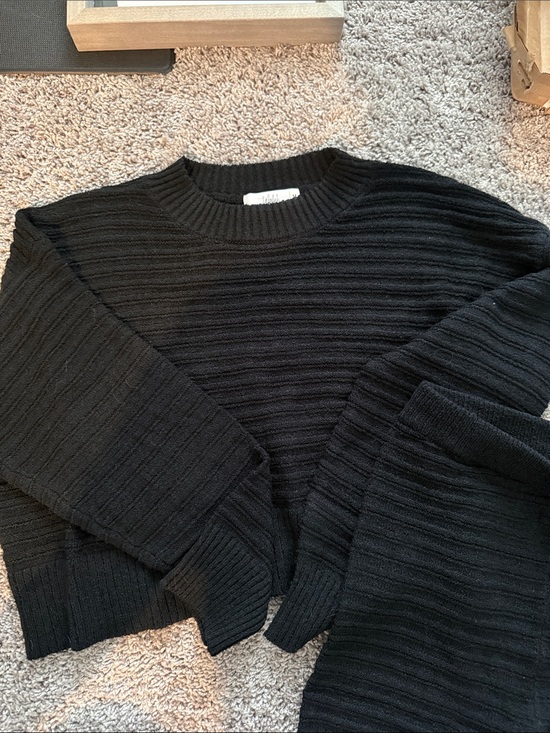 TALULAH Sweaters - Black Ribbed Knit Crewneck Sweater